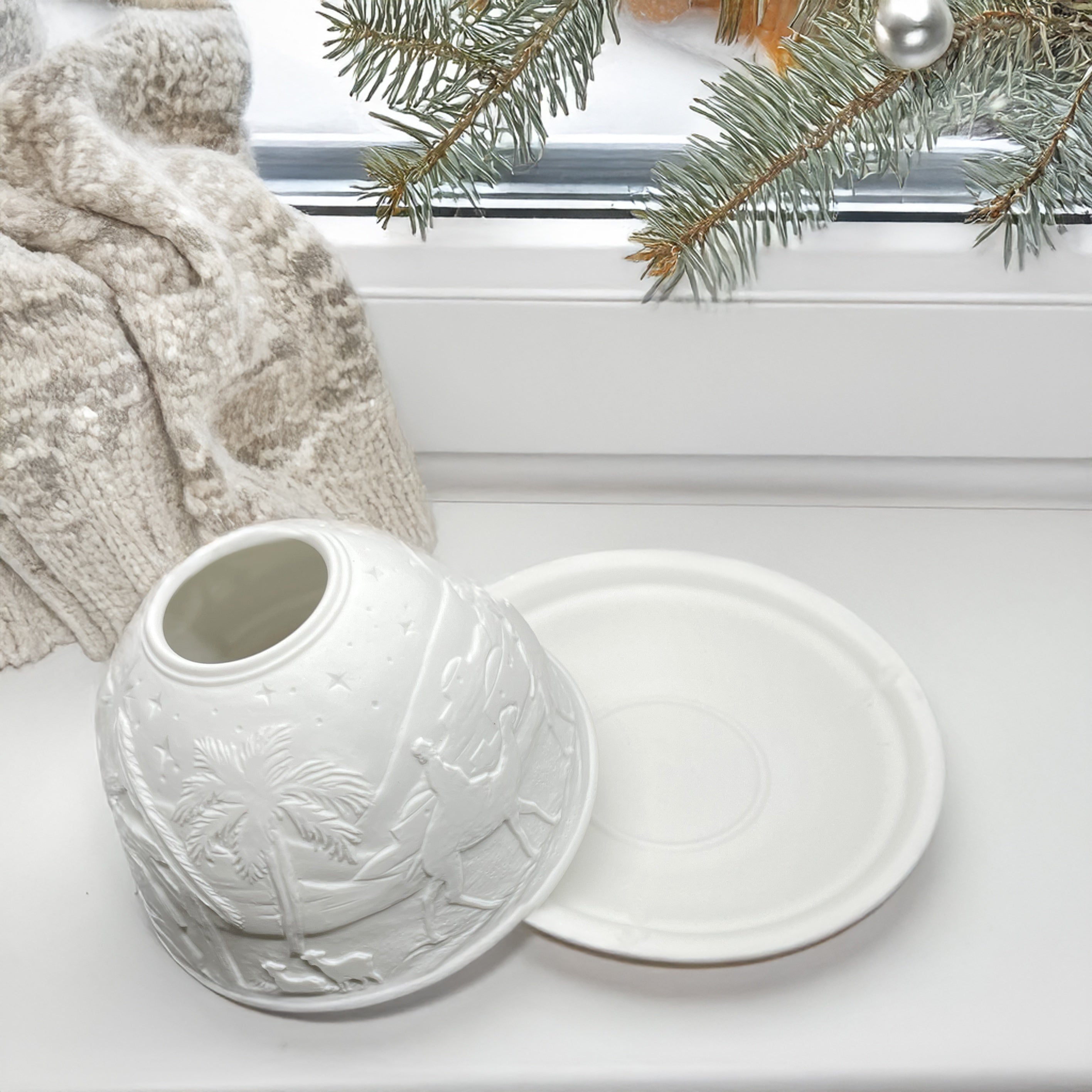 Porcelain Dome Tealight Holder, Set of Shade & Plate, Nativity Scene Design, A stunning candle holder projecting a 3D image, Gifts for Christmas & Christmas Ornament, Living, Dining Room Table, Home Decor Accessories.