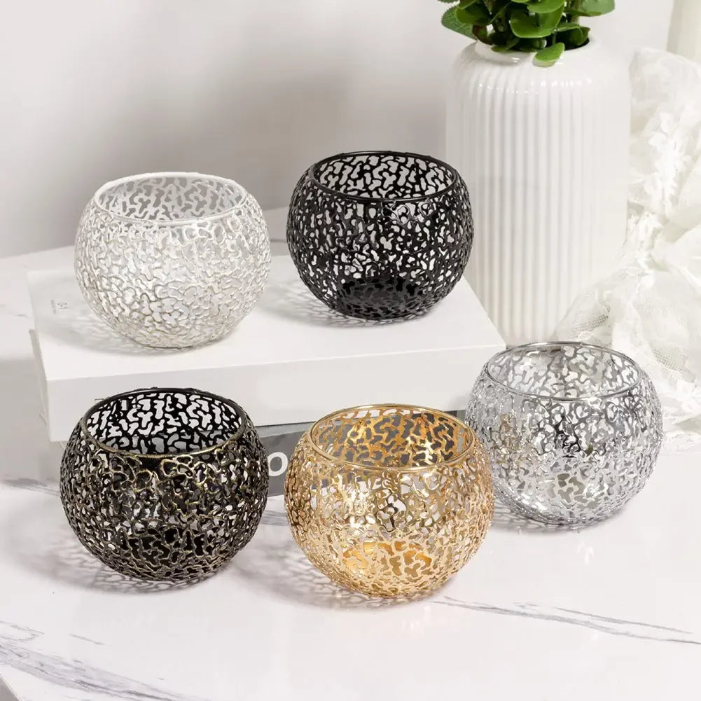 Exquisite Gold Metal Candle Holders With Intricate Hollow-Out Design For Home Desk Wedding Decoration 12cmx11cmx9cm