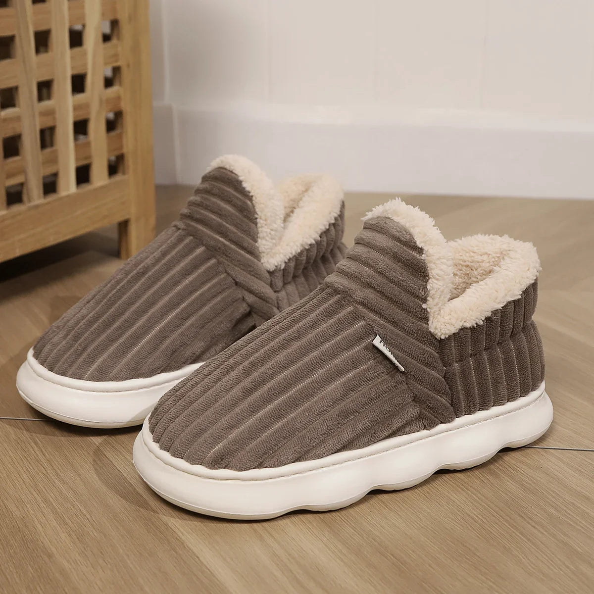 Winter Men Women Shoes Winter Short Plush Slippers Outdoor Fur Non-slip House Shoes Casual Fuzzy Soft Cozy Men Women Shoes