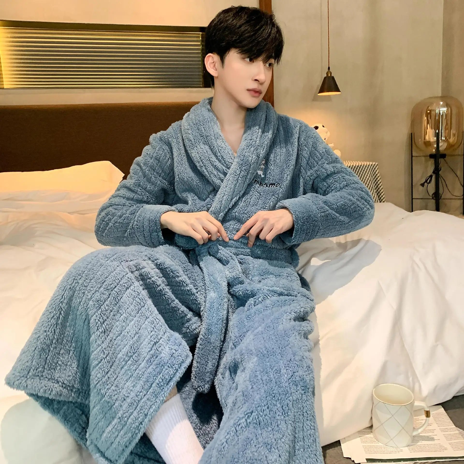 Nightgown Mens Winter Coral Velvet thickened Warm Male Bathrobes comfortable home service Hombre Sleep Robe Free Ship