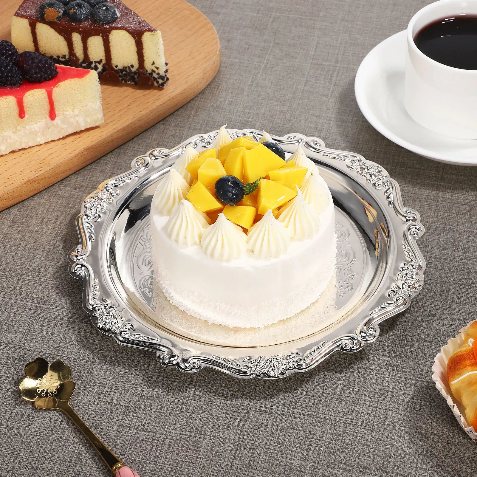 Elegant Iron Dessert Serving Tray for Food Snacks Jewelry Display Home Party Decor Serveware for Entertaining Trinket Dish