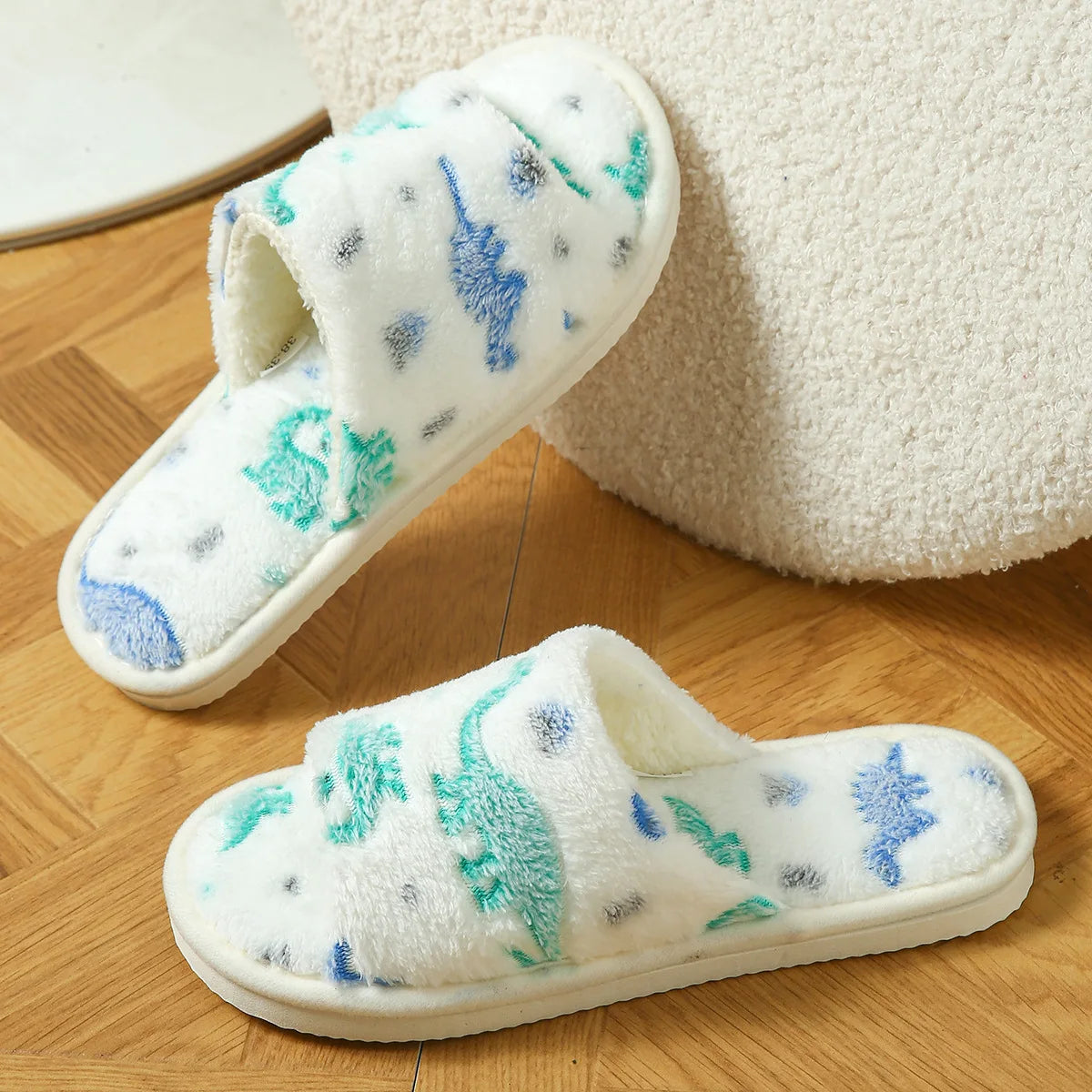 Winter Home Slippers for Couples Warm Plush Neutral Cartoon Cow Indoor Anti Slip Comfortable Cotton Slippers for Men and Women