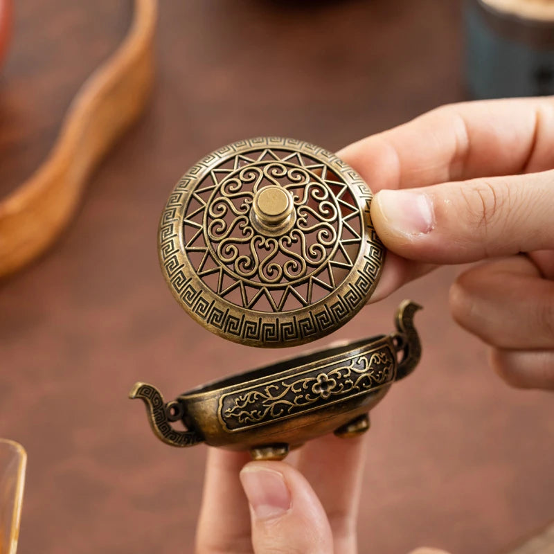 Antique Incense Burner Hollow Incense Holder With Cover Chinese Ancient Mini Ornament Home Office Decoration