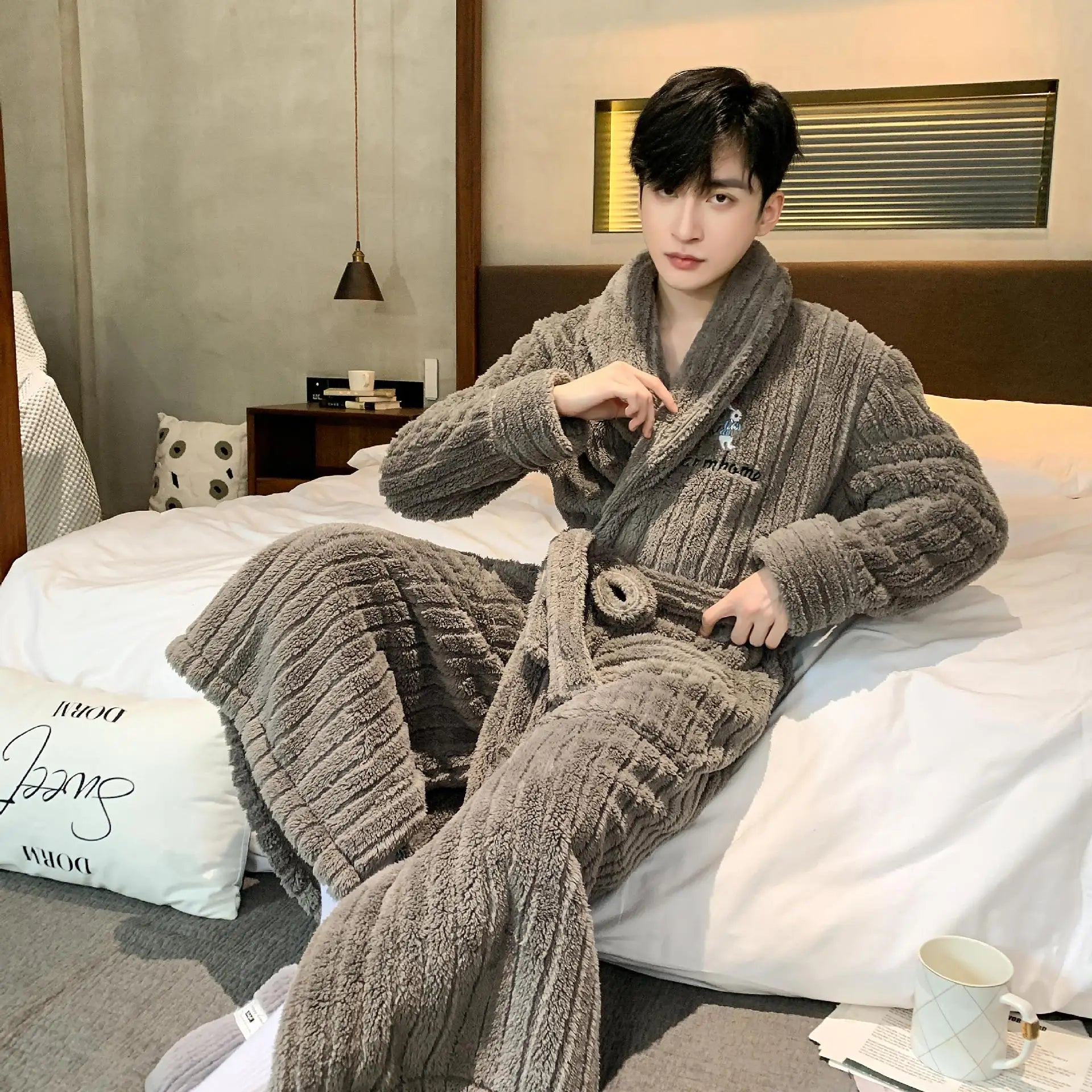 Nightgown Mens Winter Coral Velvet thickened Warm Male Bathrobes comfortable home service Hombre Sleep Robe Free Ship