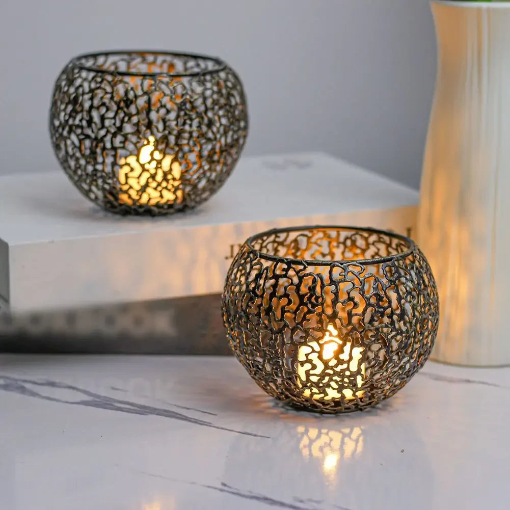 Exquisite Gold Metal Candle Holders With Intricate Hollow-Out Design For Home Desk Wedding Decoration 12cmx11cmx9cm