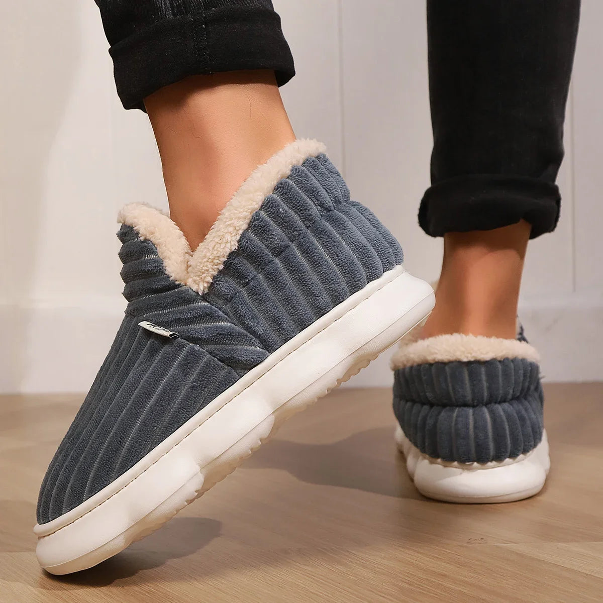 Winter Men Women Shoes Winter Short Plush Slippers Outdoor Fur Non-slip House Shoes Casual Fuzzy Soft Cozy Men Women Shoes