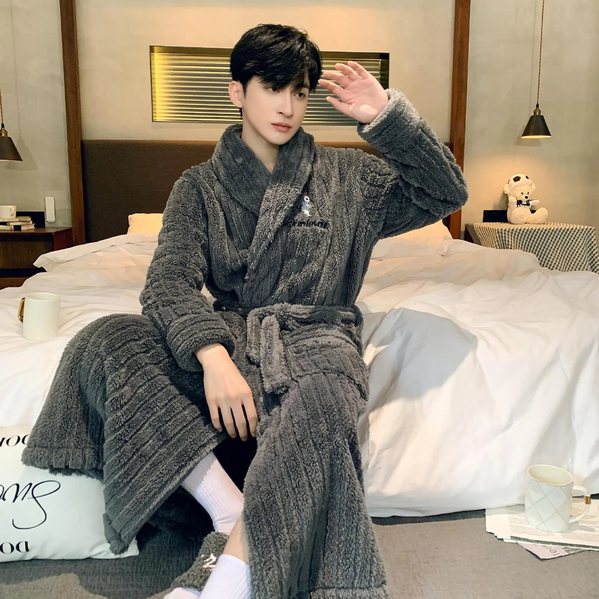 Nightgown Mens Winter Coral Velvet thickened Warm Male Bathrobes comfortable home service Hombre Sleep Robe Free Ship