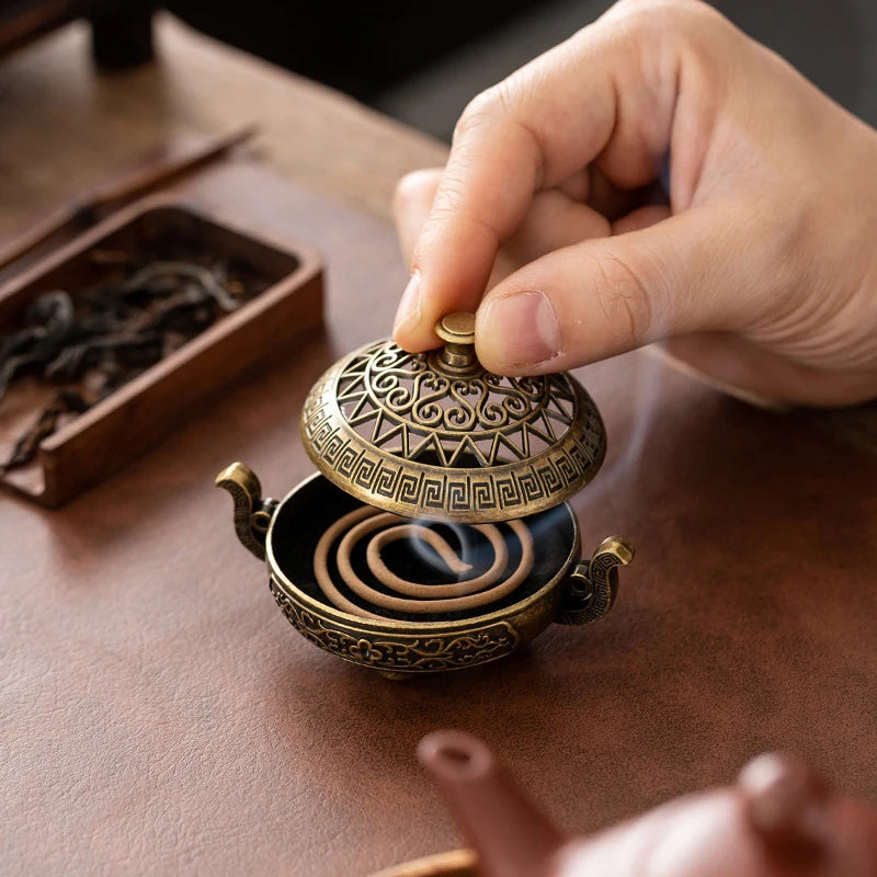 Antique Incense Burner Hollow Incense Holder With Cover Chinese Ancient Mini Ornament Home Office Decoration