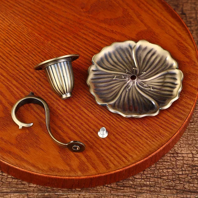 European Style Church Candlestick Handheld Candle Holders Crafts Retro Single Head Candlelight Stand Taper Holder Festival Decor